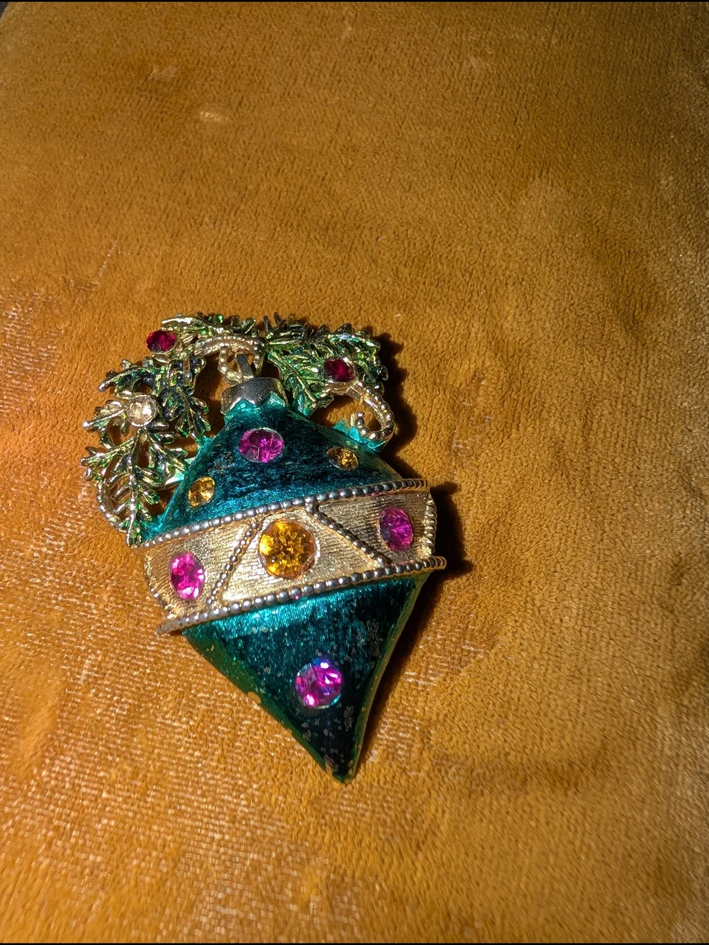 Vintage Weiss Era Ornament Brooch Pin